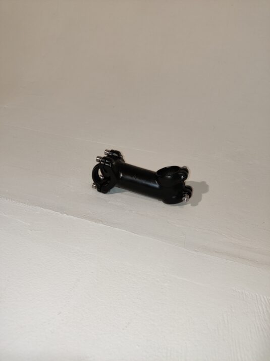 Вынос руля AL 1-1/8" д.25,4мм, длина 90 mm 25-30° черн.