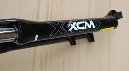 Вилка SR Suntour 26 XCM Disk/V-brake 1-1/8 черная (26-XCM)