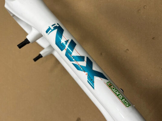 Вилка 28" Suntour NEX безрізьбова 1-1/8" білий (4444)