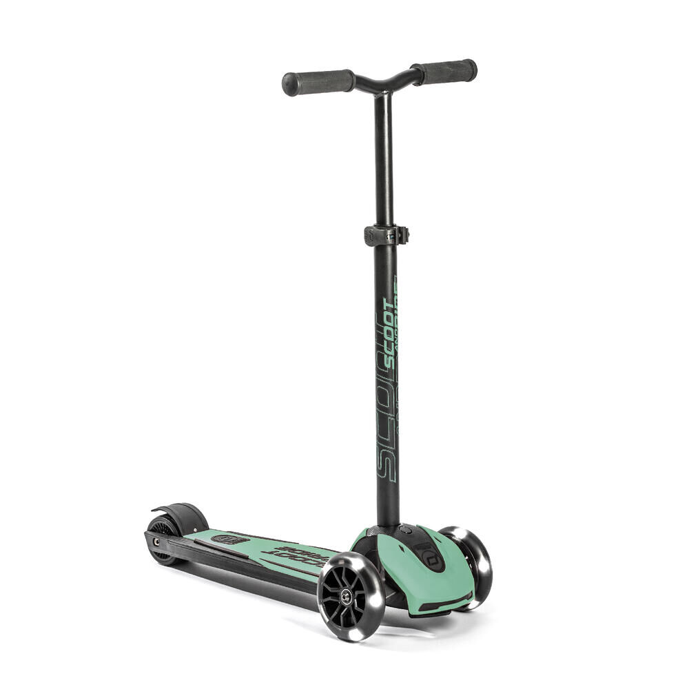 samokat-scoot-and-ride-highwaykick-kolesa-z-pidsvitkoyu-do-80kg-5-chornijzelenij-sr-190117-forest-1000x-60d1