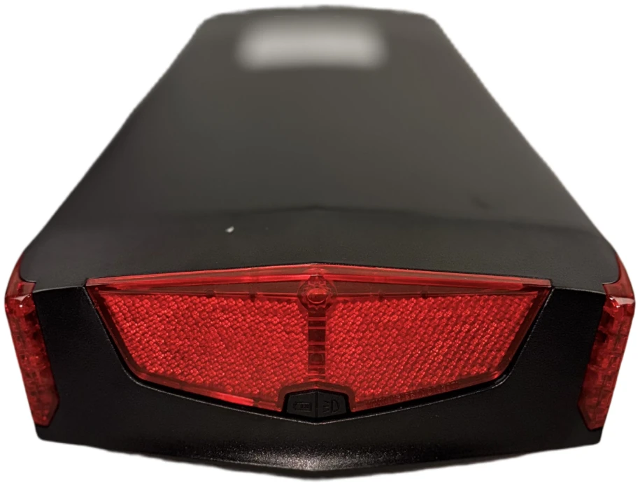 batareya-v-kejse-e-titan-48v13ah-s-bagazhnikom-zaryadnoe-ustrojstvo-stop-signal-48v13ah1-2